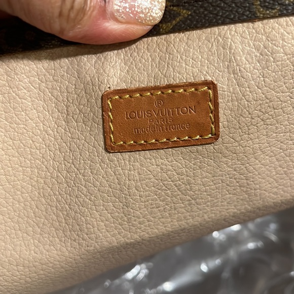 SOLD-SOLD —LV Sac Plat large - Picture 7 of 9